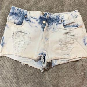 Distressed white wash shorts